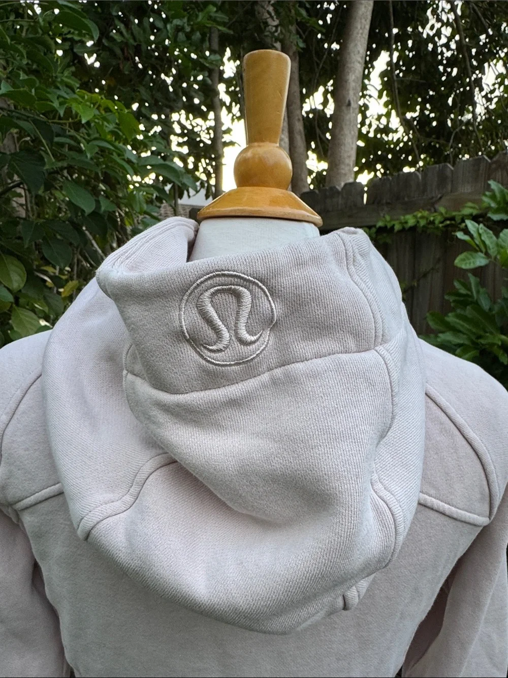 Lululemon Scuba Hoodie *Classic Cotton Fleece*, beige, size 6